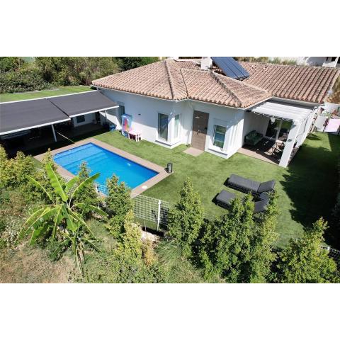 Villa near the beach in Reserva del Higuerón