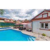 Villa Vallis Aurea for max 10 Persons with pool Kukci Poreč