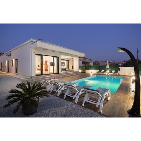 Villa with heated pool - Villa Luna & Pia